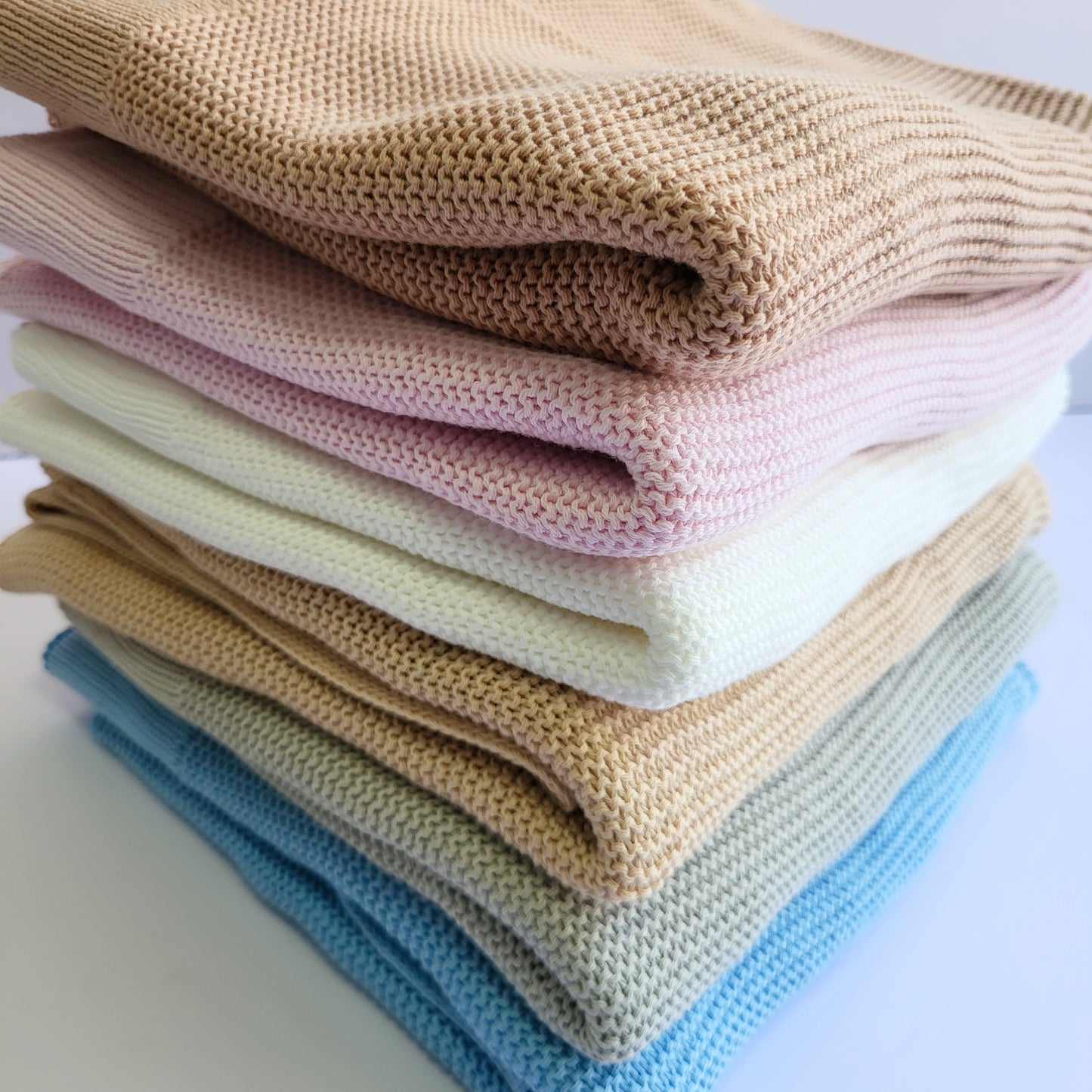 Classic Knitted Blanket - Soft pink